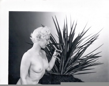 Vintage Single Mädchen In B & W #24886922