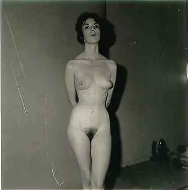 Vintage Single Mädchen In B & W #24886987