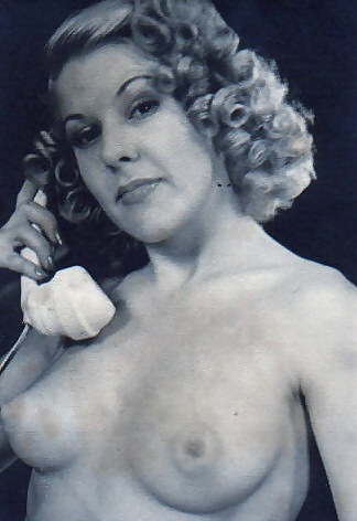 Vintage Single Mädchen In B & W #24887255