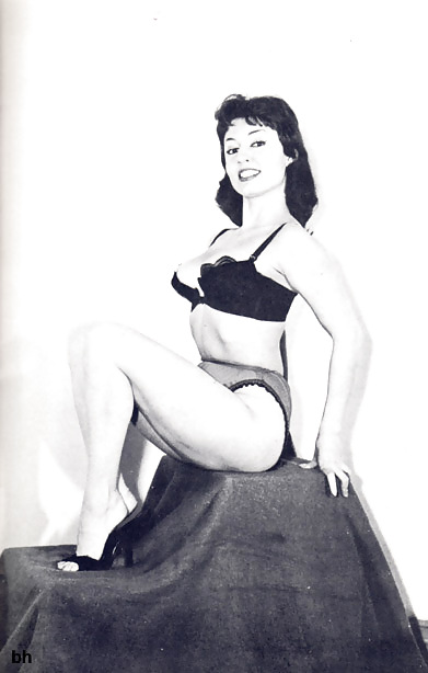 Vintage Single Mädchen In B & W #24887386