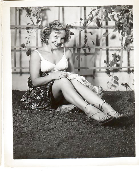 Vintage Single Mädchen In B & W #24887996