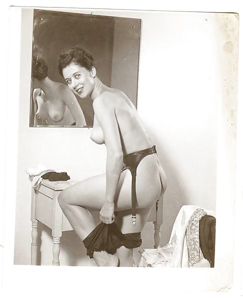 Vintage chicas solteras en b&w
 #24888009