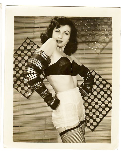 Vintage Single Mädchen In B & W #24888015