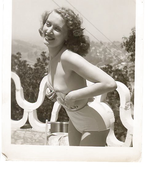 Vintage Single Mädchen In B & W #24888026