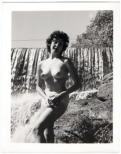 Vintage Single Mädchen In B & W #24888311