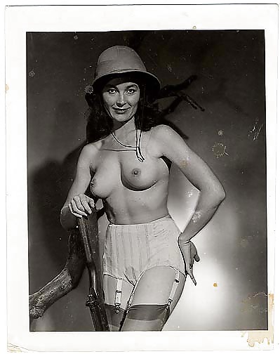 Vintage Single Mädchen In B & W #24888331