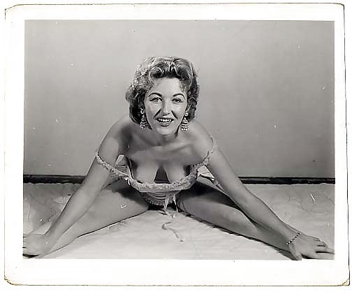 Vintage Single Mädchen In B & W #24888346