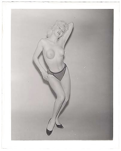 Vintage Single Mädchen In B & W #24888900