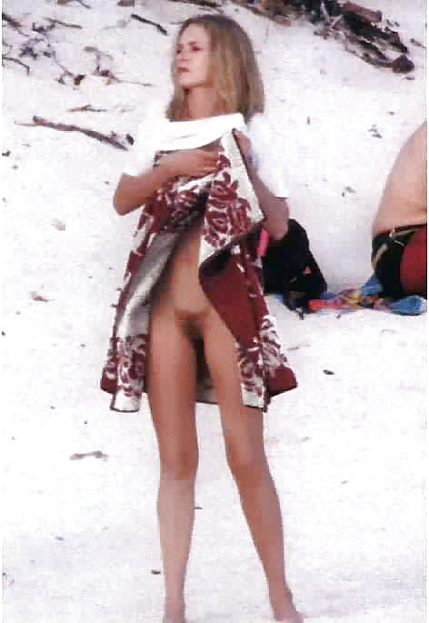 Uma thurman bikini topless embarazada 
 #37157757