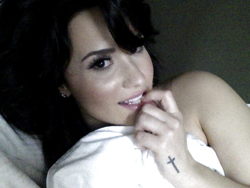 Demi Lovato Leaked Cell Phone Photo's #25372635