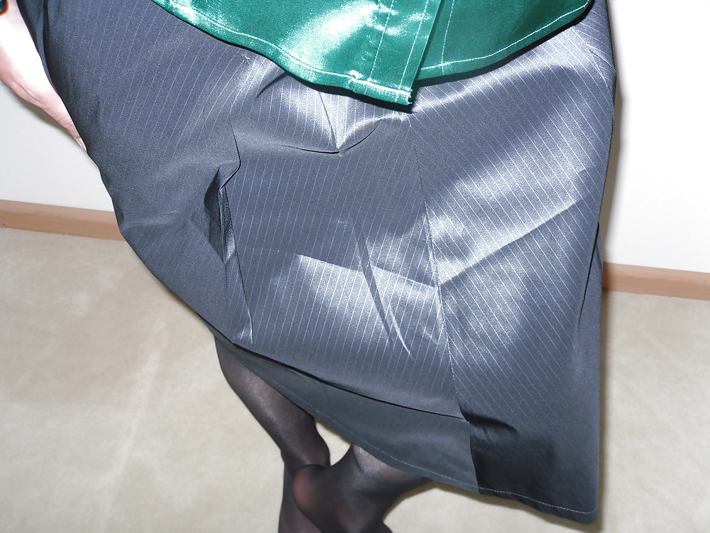 Salope Satin Avec Pantyhoses Et Gros Seins #29081134