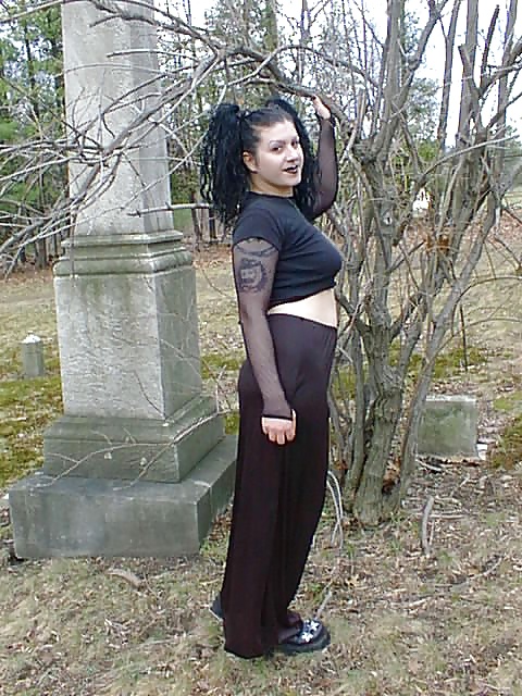 Anastaisa (3) Friedhof (gotische Alt. Mädchen) #30699409