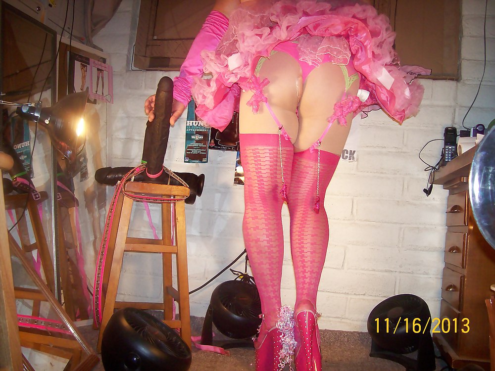 Tgirl BBCSlut Neckt Darryl BBCs In Leinwand Hot Pink Outfit #23351662