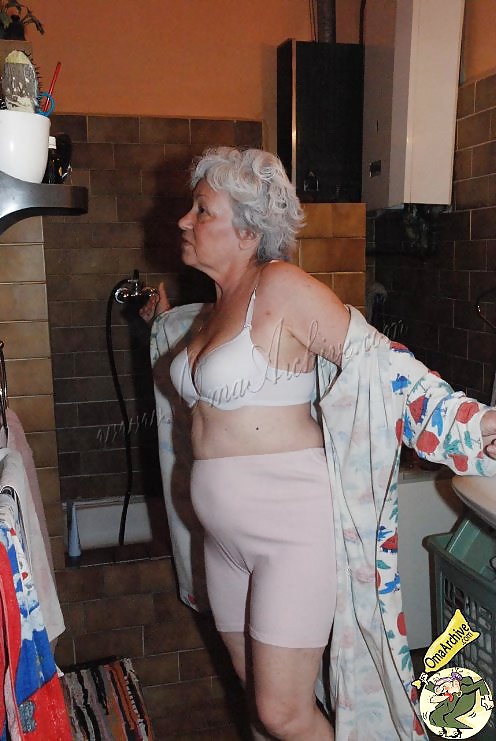 Omapass: vieja abuelita regordeta con grandes tetas
 #29563683