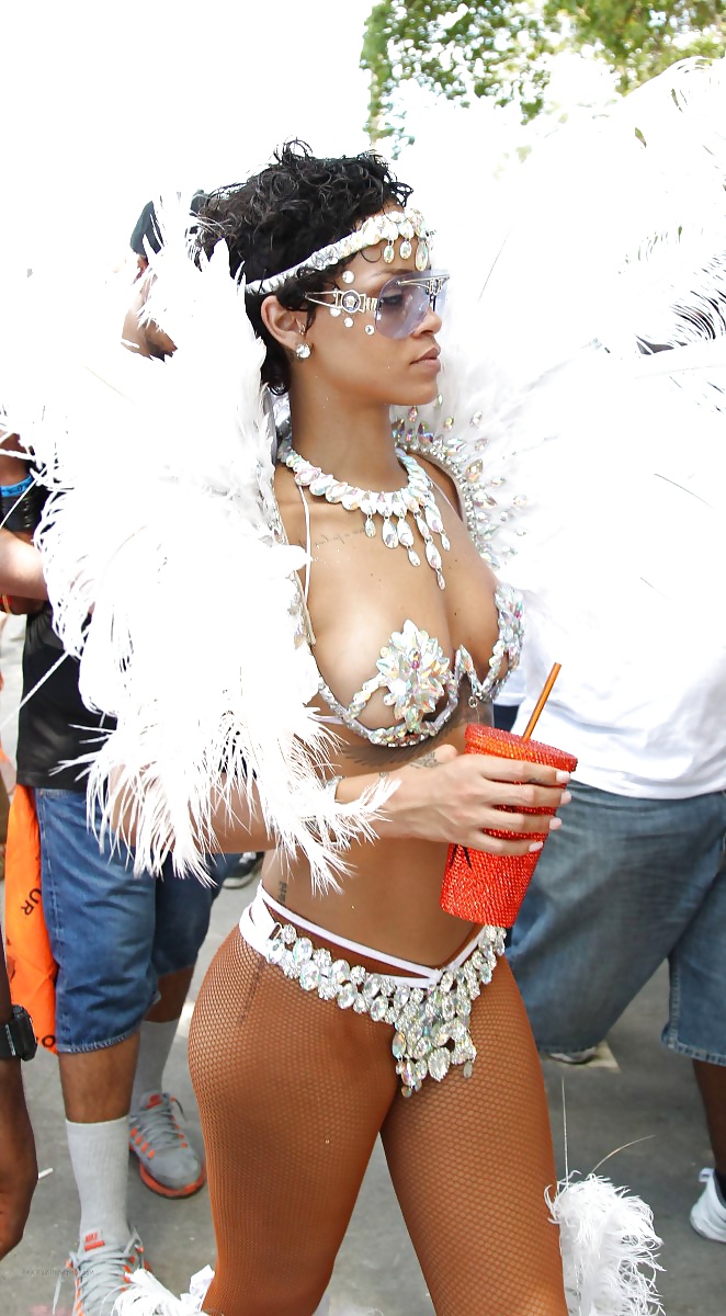 Rihanna wank fest parte 2
 #40670978