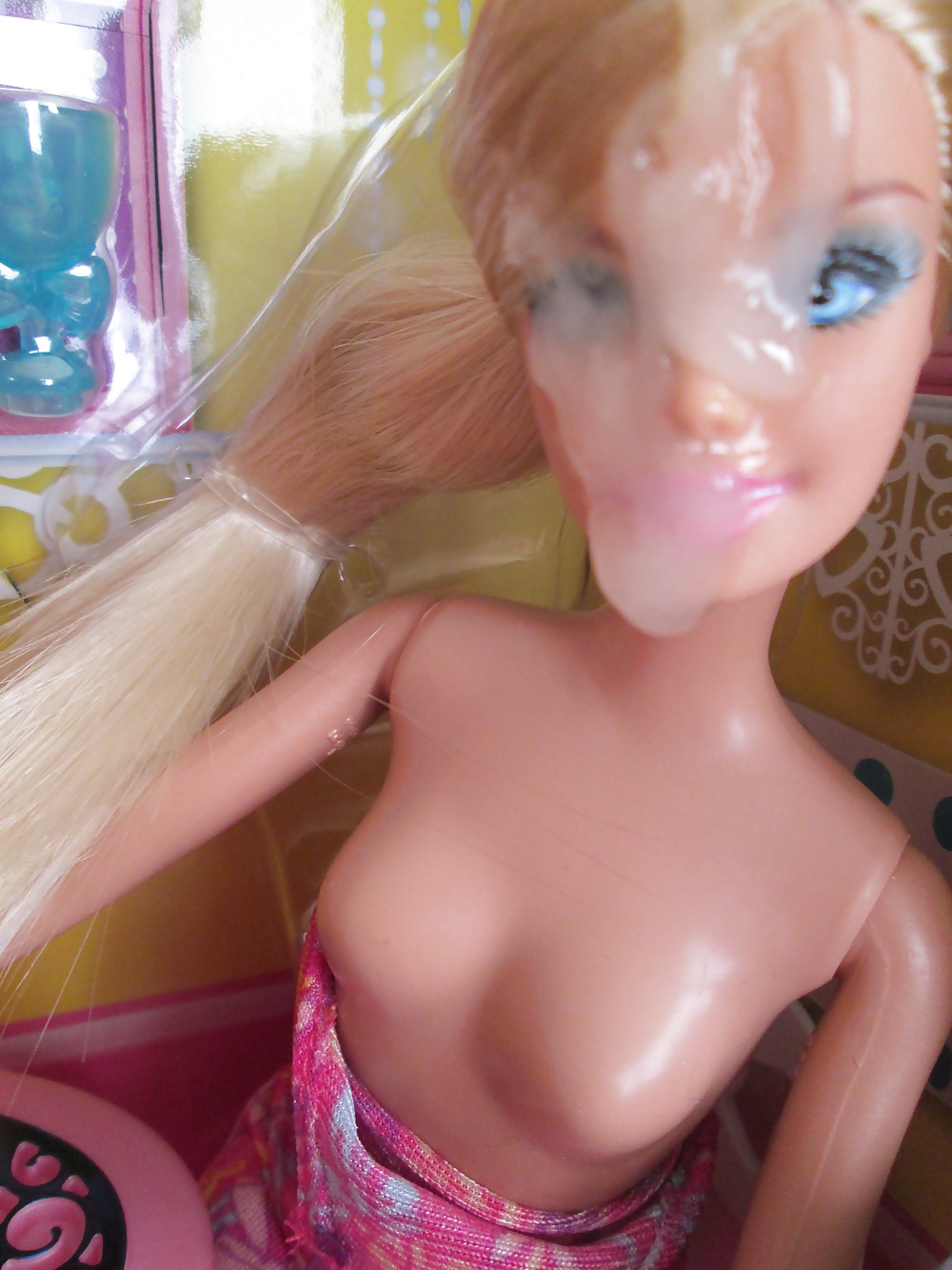 Doppel Barbie Schwestern Teilen Sich Einen Snack #40383876