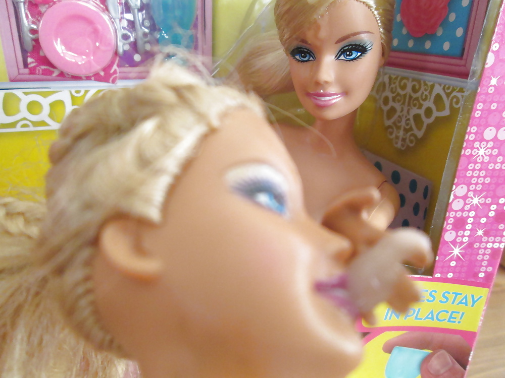 Twin Barbie sisters share a snack #40384033