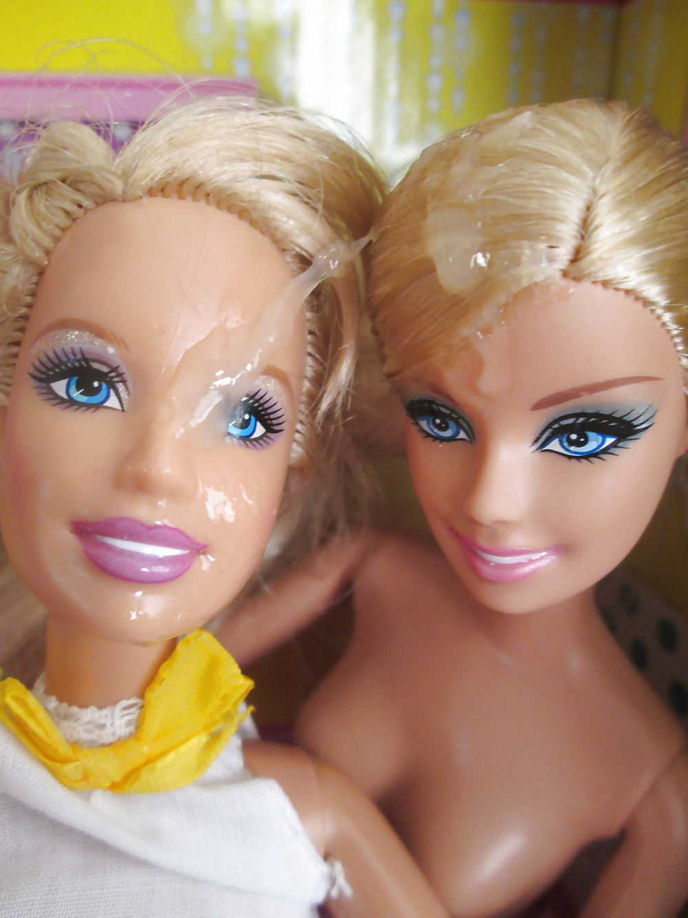 Twin Barbie sisters share a snack #40384068