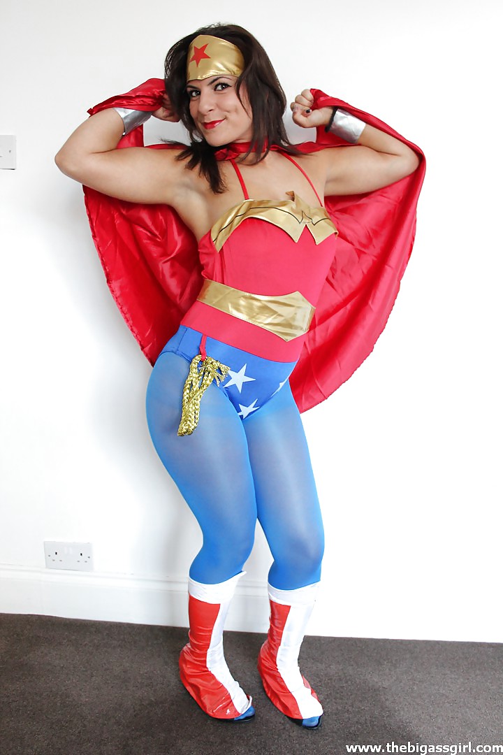 BIG ASS WONDER WOMAN SUPERHEROINE COSPLAY BOOTY SAMPLE #37421056