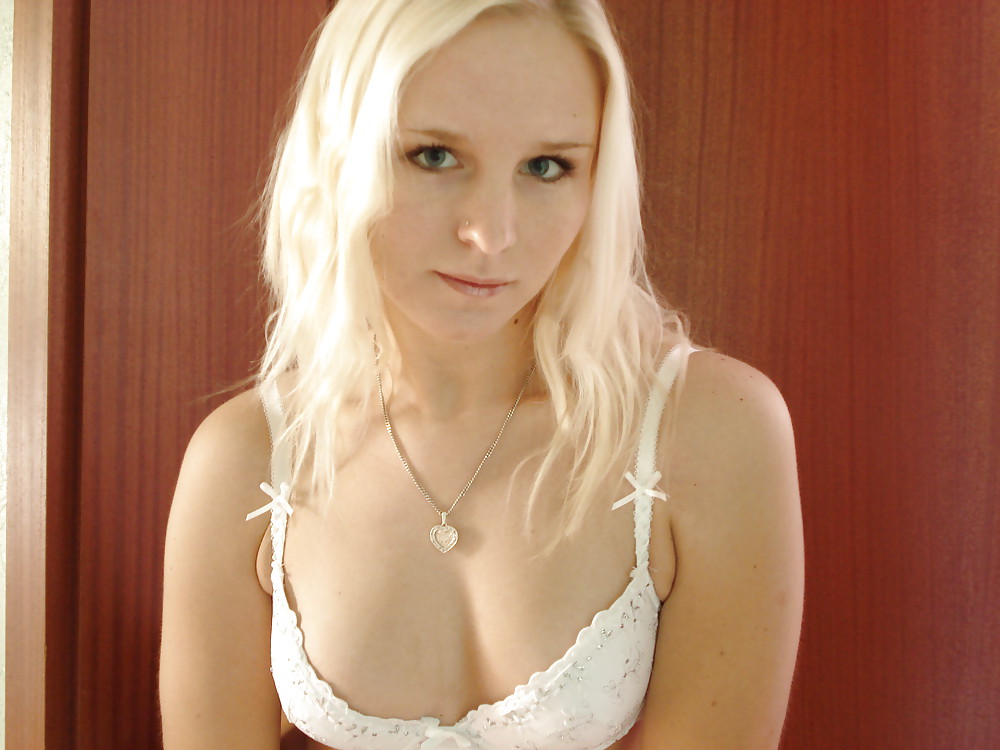 Hot Blonde Deutsch #25015537
