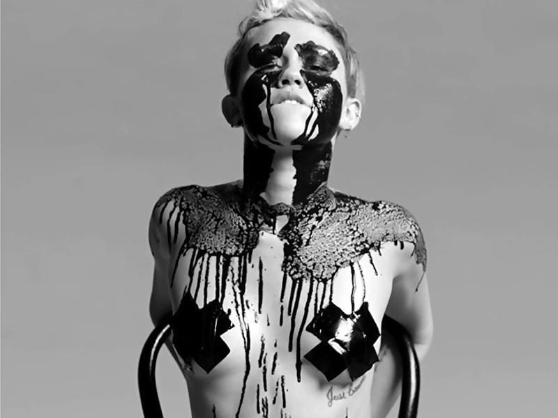 Miley cyrus en el video de la gira bangerz
 #28511222