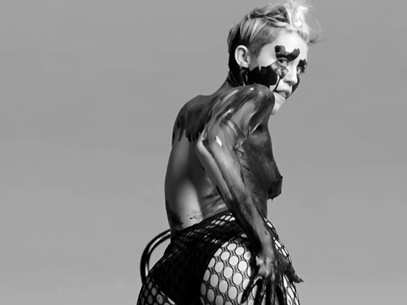 Miley cyrus en el video de la gira bangerz
 #28511235