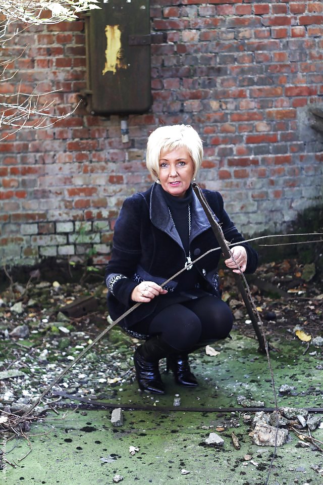 Glamour Sexy Oma Böse Posiert #37063816