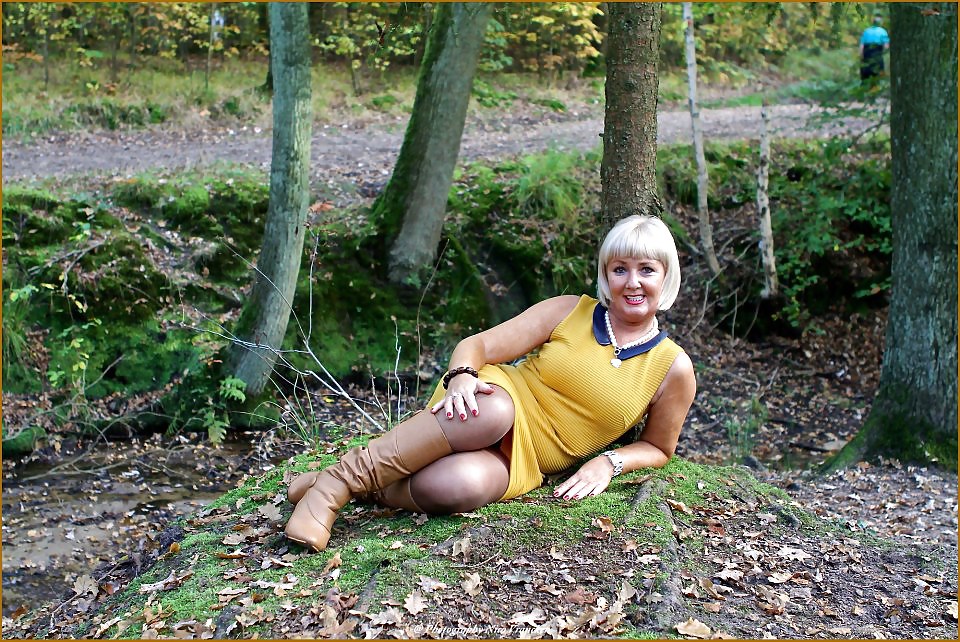 Glamour Sexy Oma Böse Posiert #37063823