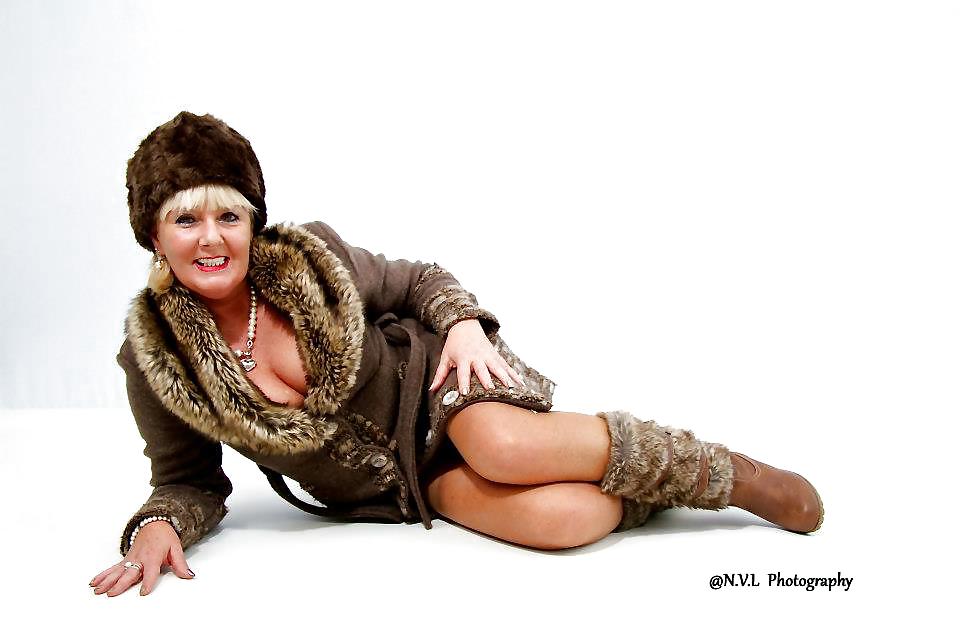 Glamour Sexy Oma Böse Posiert #37063871