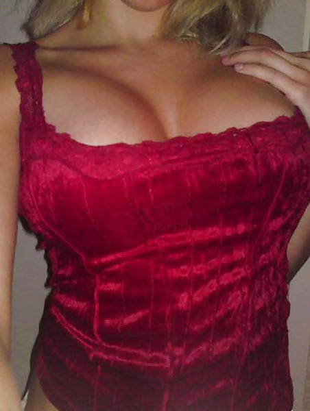 Assolutamente hot babe bionda con grandi tette
 #32063369