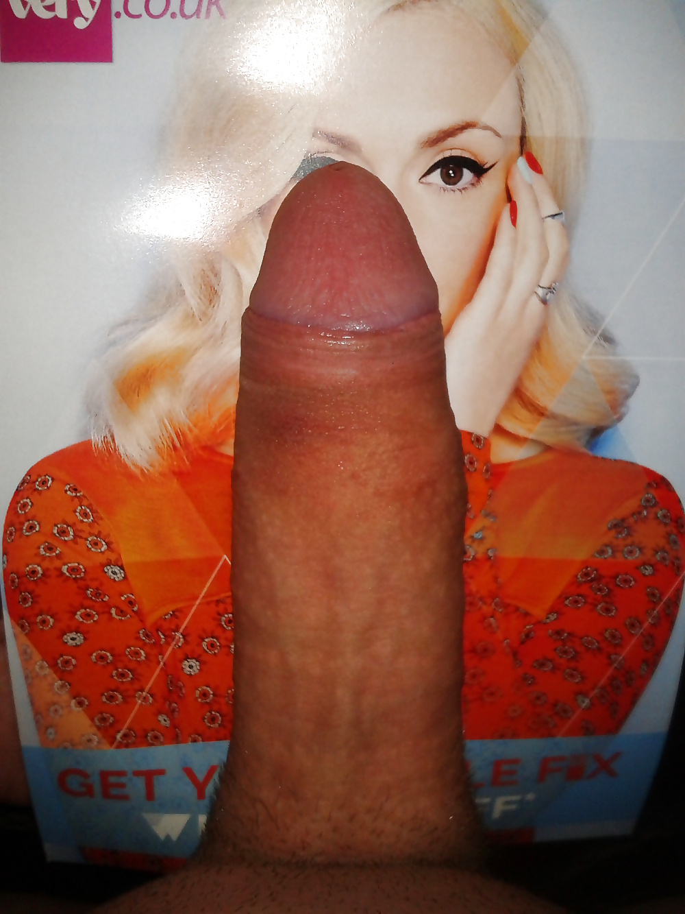 Fearne cotton cocked.
 #27434003