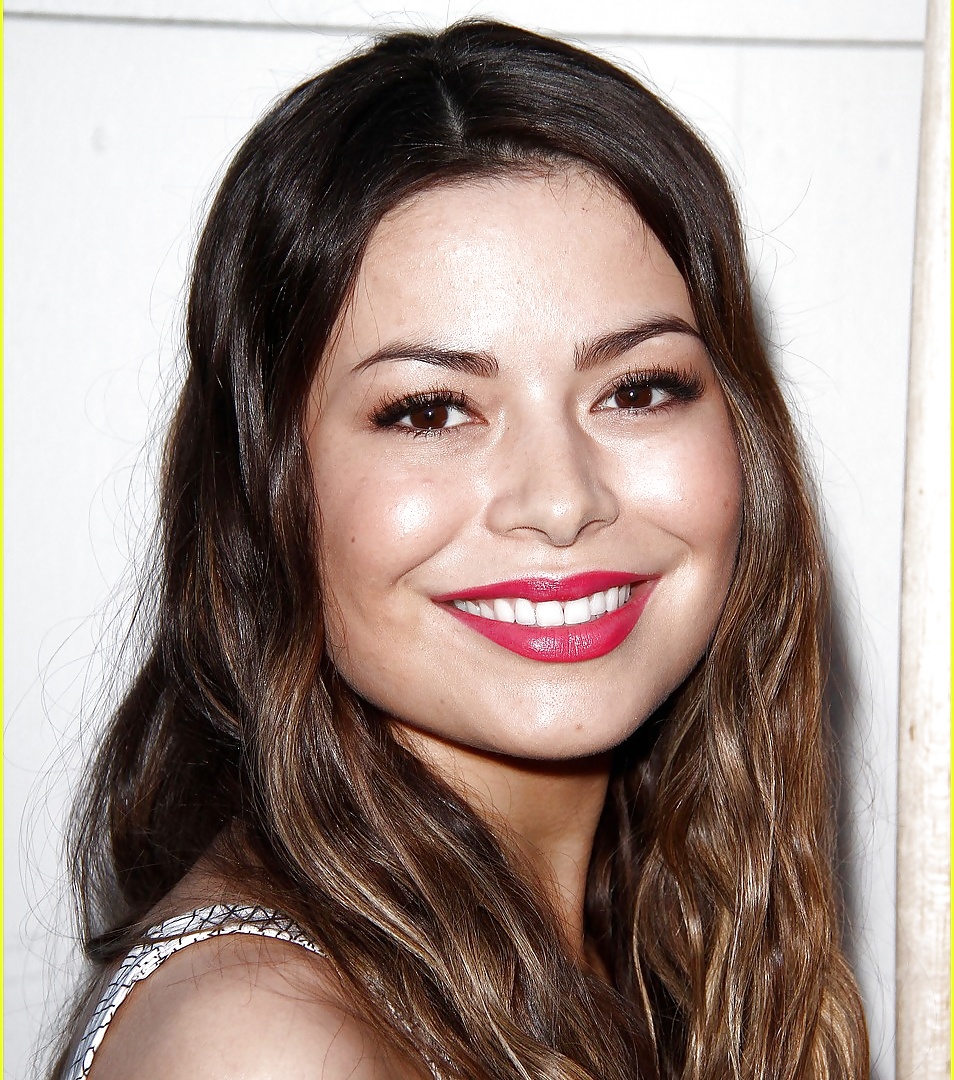 Miranda cosgrove tiene un pene
 #22868409