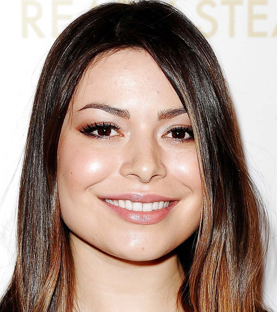 Miranda cosgrove tiene un pene
 #22868425