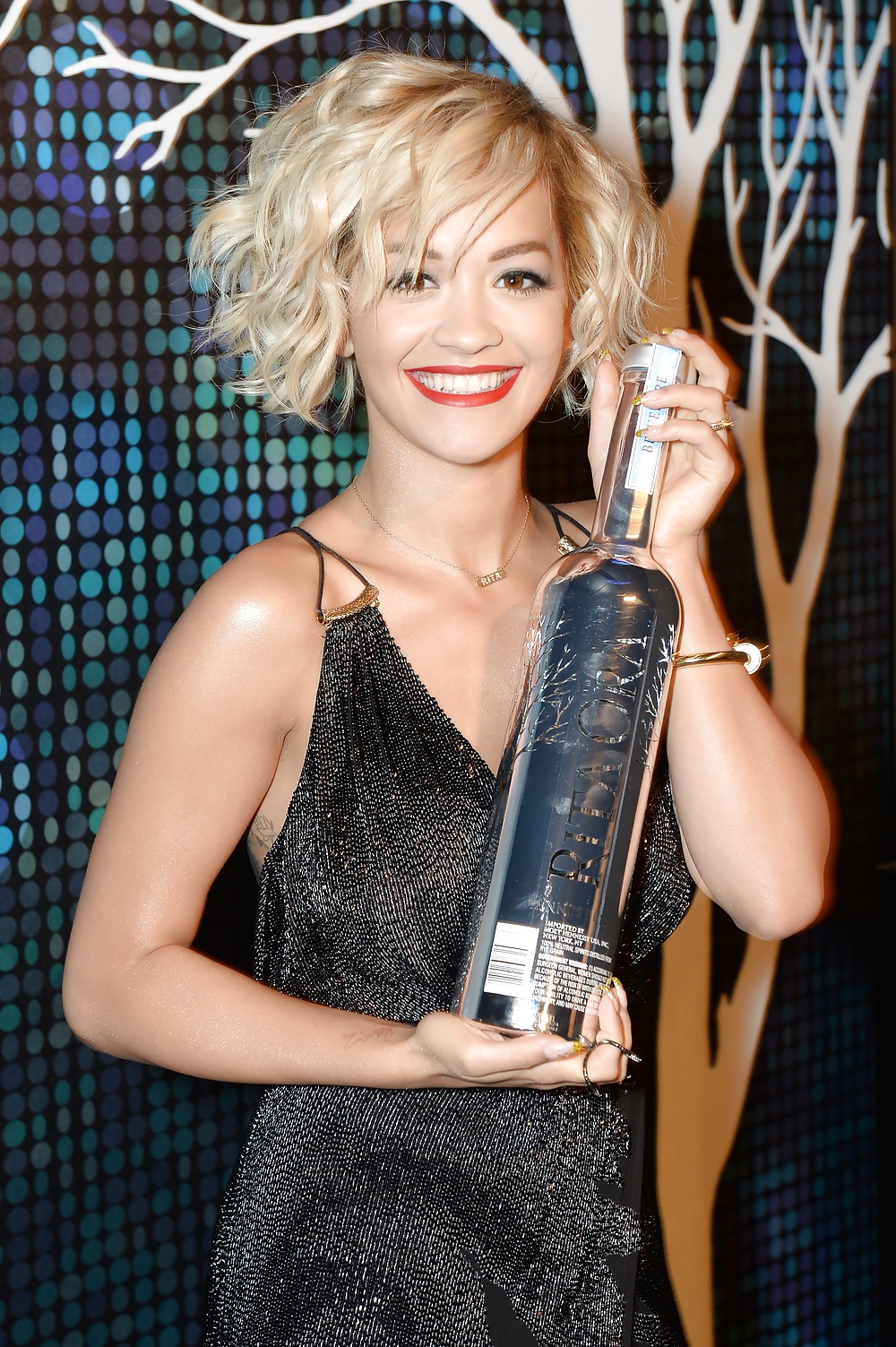 Rita ora unghie lunghe
 #30059787