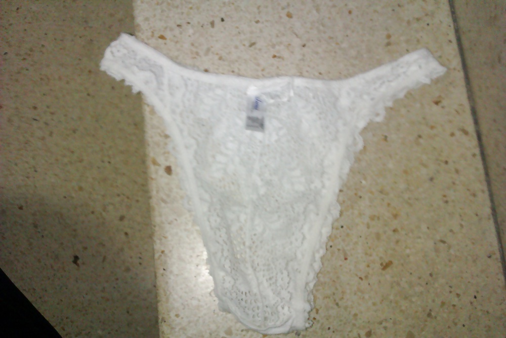 裸足の女性の写真
 #31587636