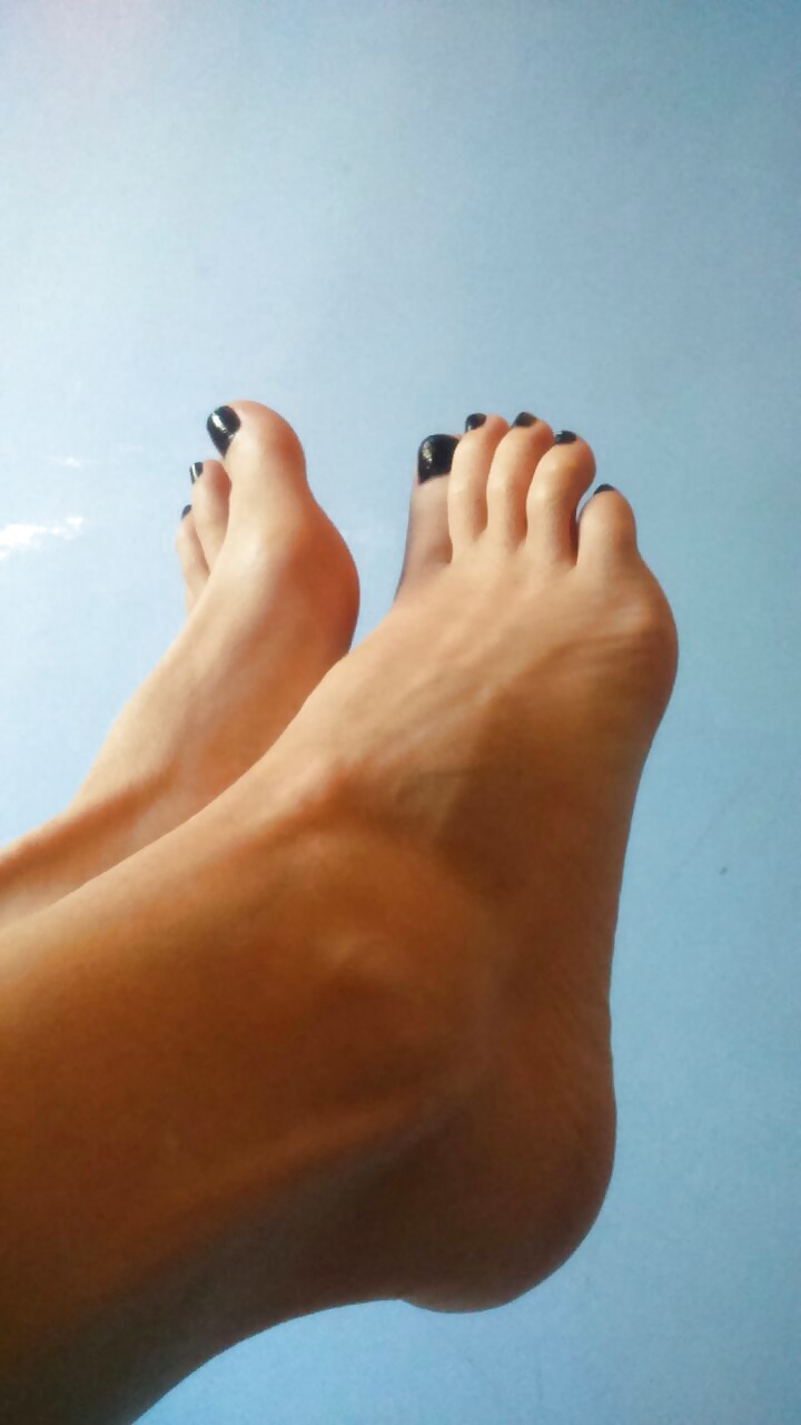 Here I present to new feet! Courtesy of my friend Cristina!  #30117027
