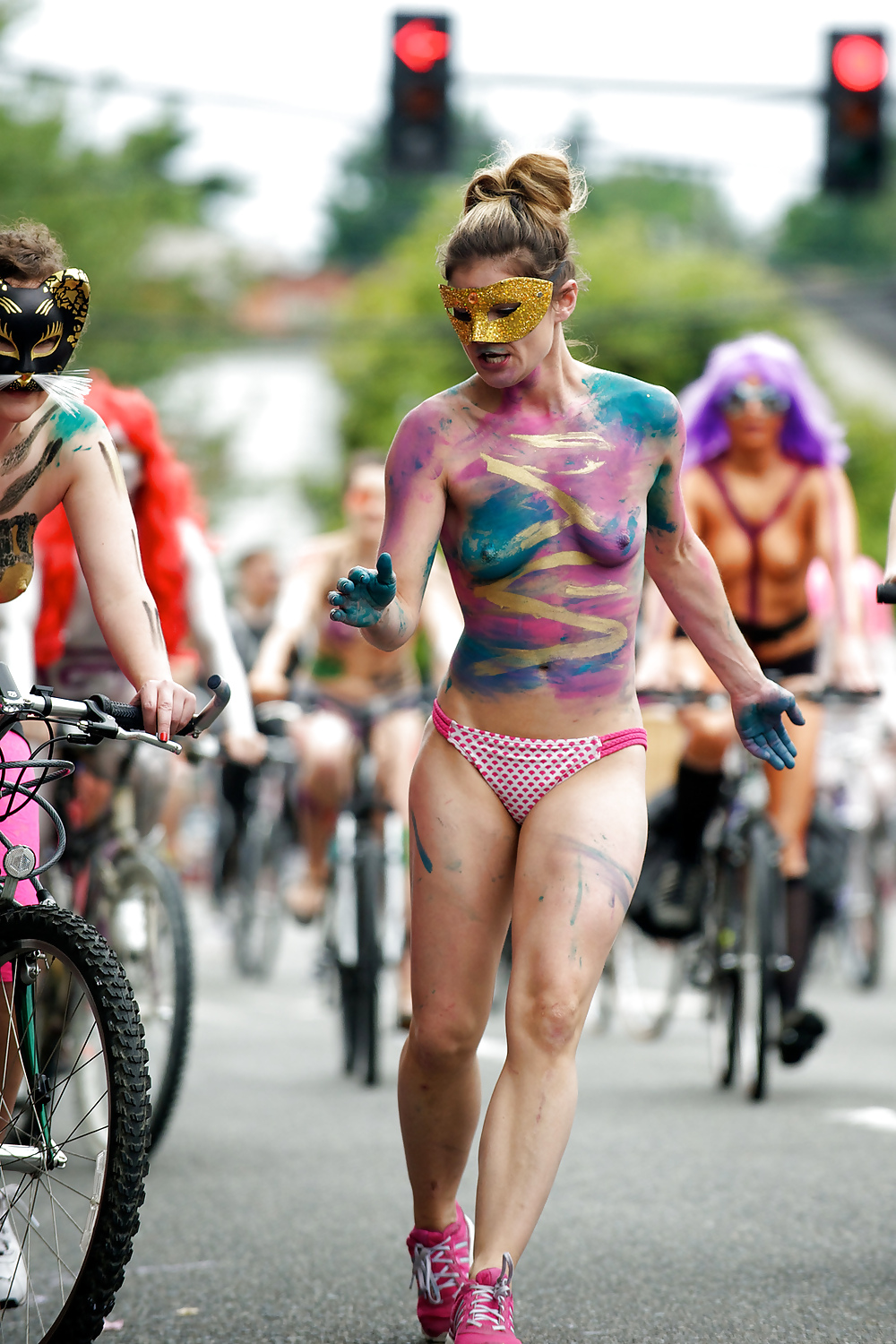 Public Display 138 #25427711