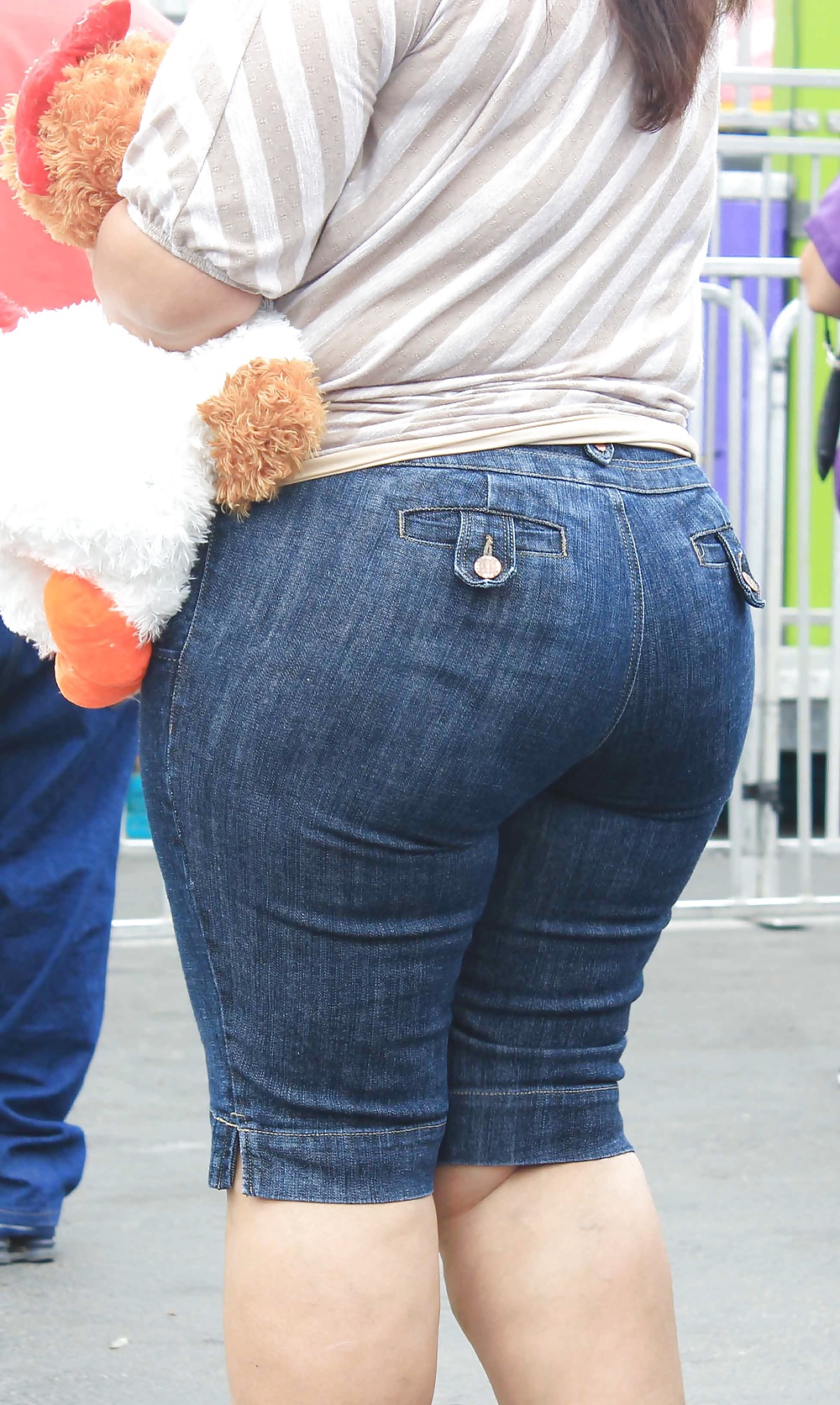 Candid Huge Latina Mom Ass in Jeans #31359614