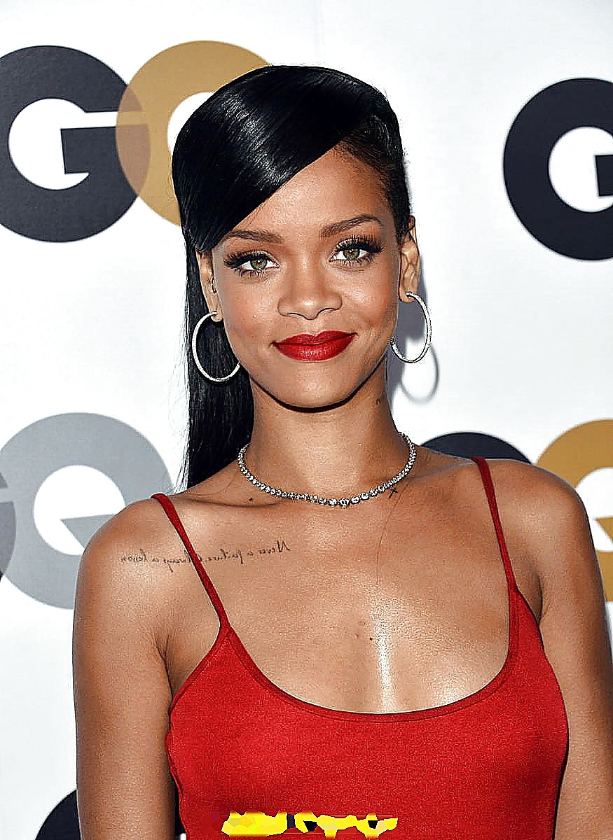 Esporre rihanna come una sporca puttana sexy da twistedworlds
 #36792730