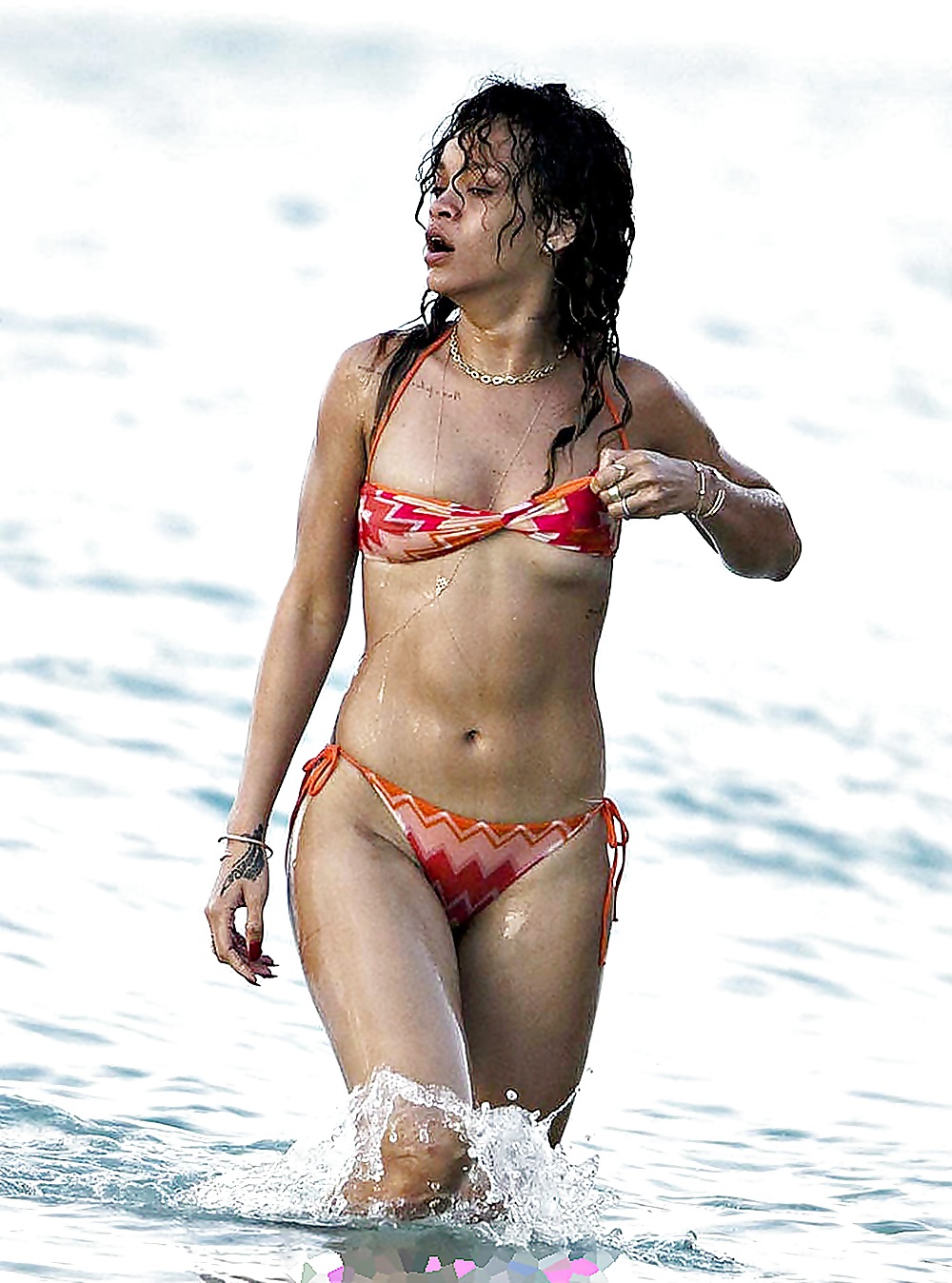 Esporre rihanna come una sporca puttana sexy da twistedworlds
 #36792756