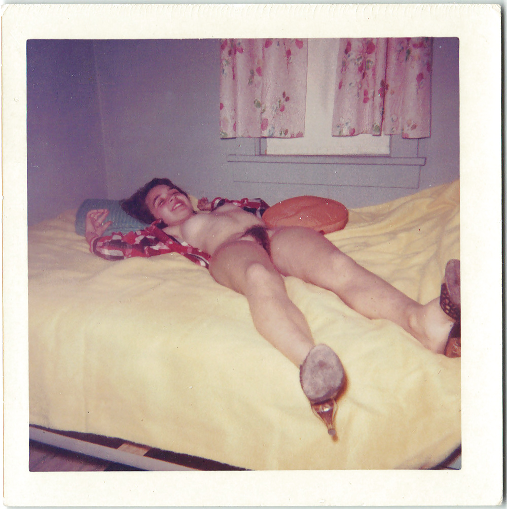Polaroid e foto nudo d'epoca
 #39975335