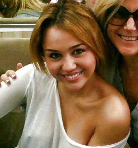 ¡¡¡Miley cyrus - topless y sexy!!!
 #25150443