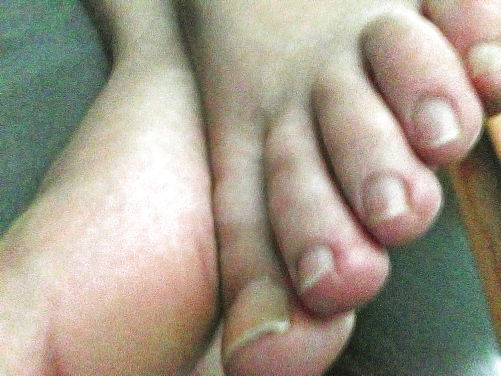 Primo piano delle mie dita dei piedi che odorano di spagnolo
 #23448297