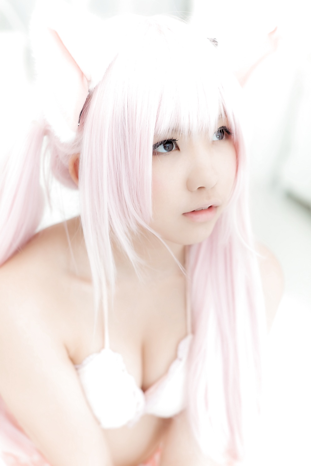 Asiatica cosplay in bianco
 #26558997