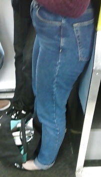 Nena en jeans de cintura alta, trae de vuelta a las nenas en levis 501's
 #34574331