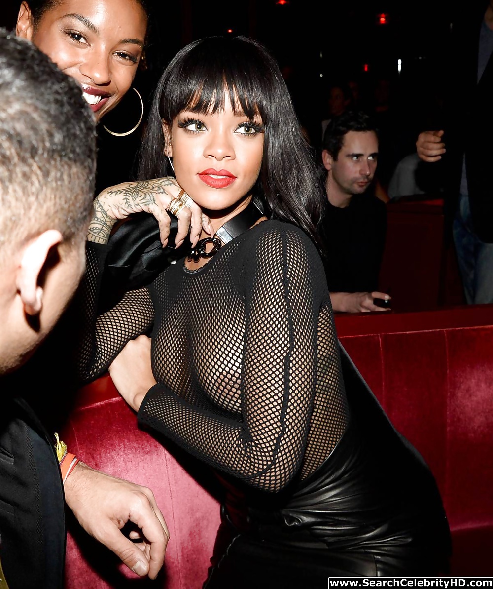 Rihanna - braless en el desfile de balmain - afterparty
 #35251856