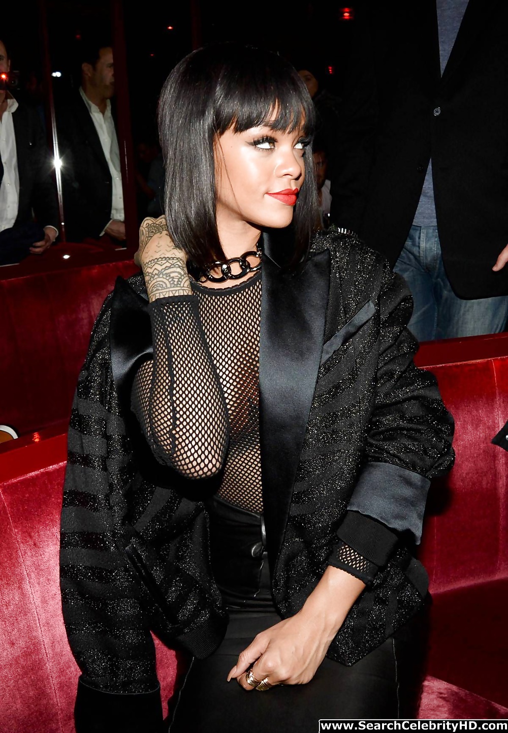 Rihanna - braless en el desfile de balmain - afterparty
 #35251880