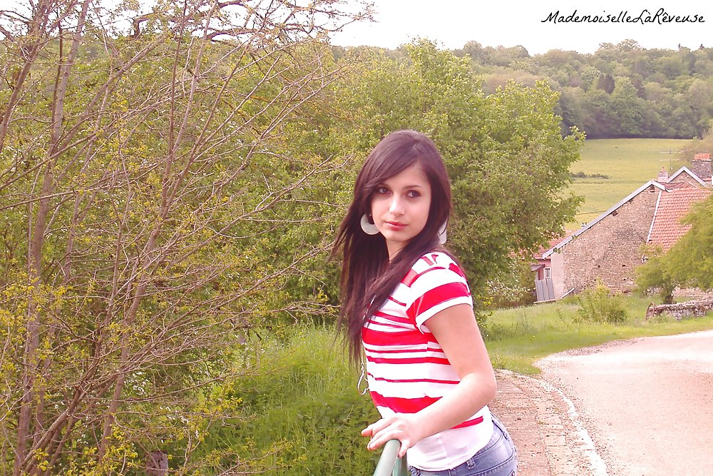 Angeline une amie du fiston..
 #23441470