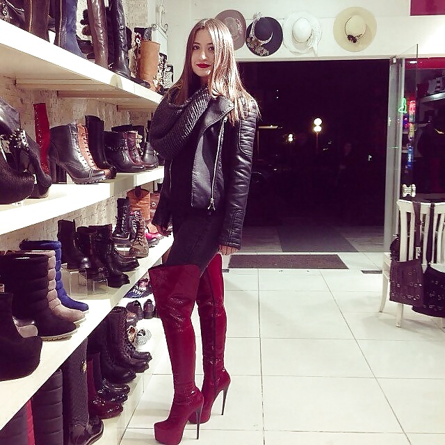 Girls In Boots .  Frauen In Stiefel #34972984
