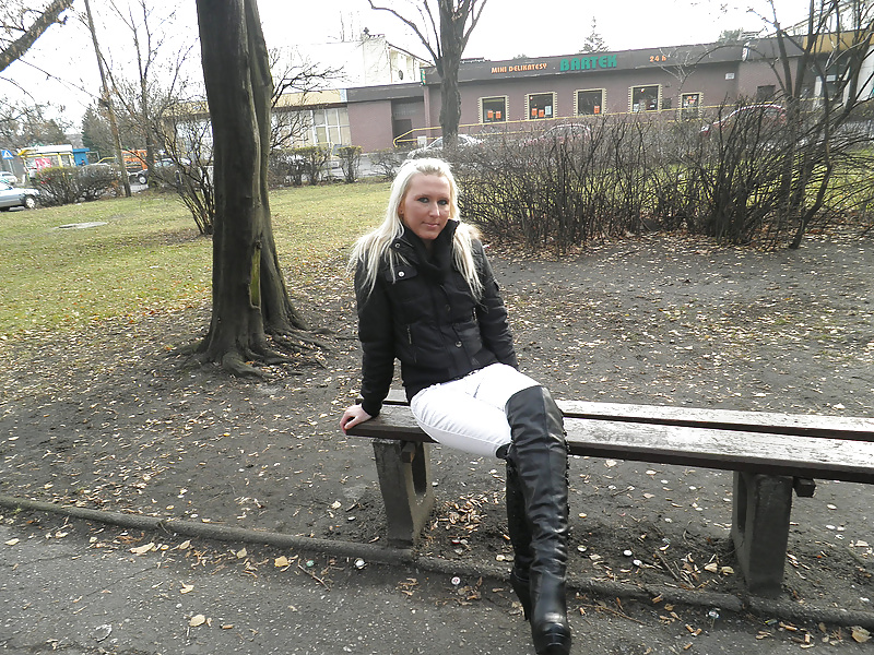 Ragazze in stivali . frauen in stiefel
 #34973162